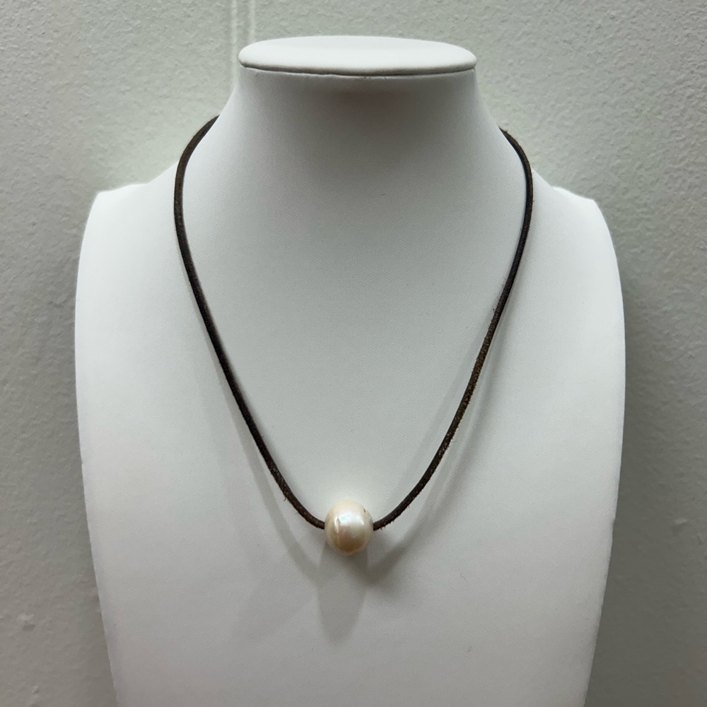 Wendy Mignot Coastal Single Freshwater Pearl & Leather Choker - White